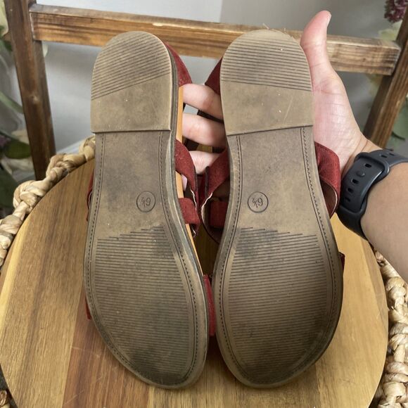 Strappy Brown Sandals with Adjustable Buckle Closure - Picture 4 of 4